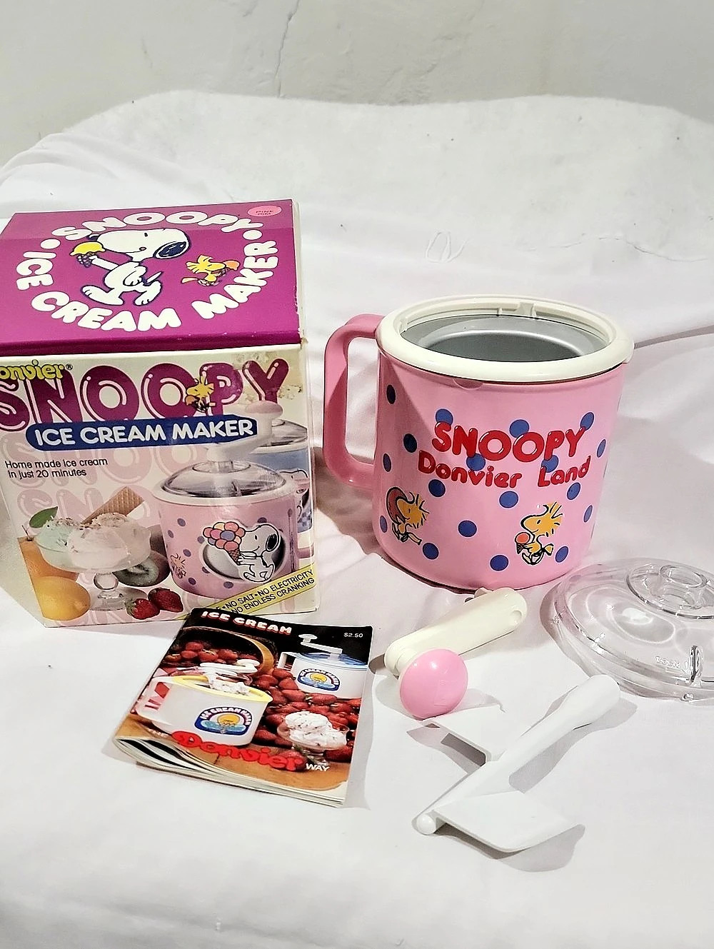 Vintage Donvier Snoopy Ice Cream Maker Pink & White Set Complete In Box